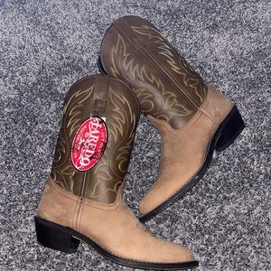 NWT Laredo boots